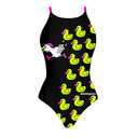 Costume Boneswimmer intero da donna per l'allenamento in piscina, modello IBIZA ANSIA con un galletto che fuggi davanti ad un esercito di paperelle giallo fluo; vista frontale