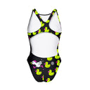 Costume Boneswimmer intero da donna per l'allenamento in piscina, modello PINUP ANSIA con un galletto che fuggi davanti ad un esercito di paperelle giallo fluo; vista posteriore