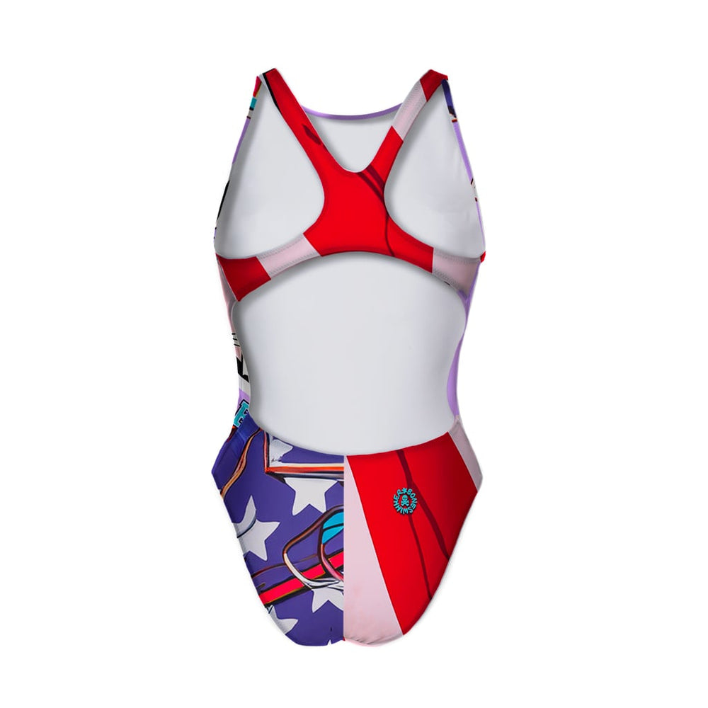 Costume Boneswimmer intero da donna per l'allenamento in piscina, modello PINUP FLY con un delfino agguerrito che si tuffa; vista posteriore