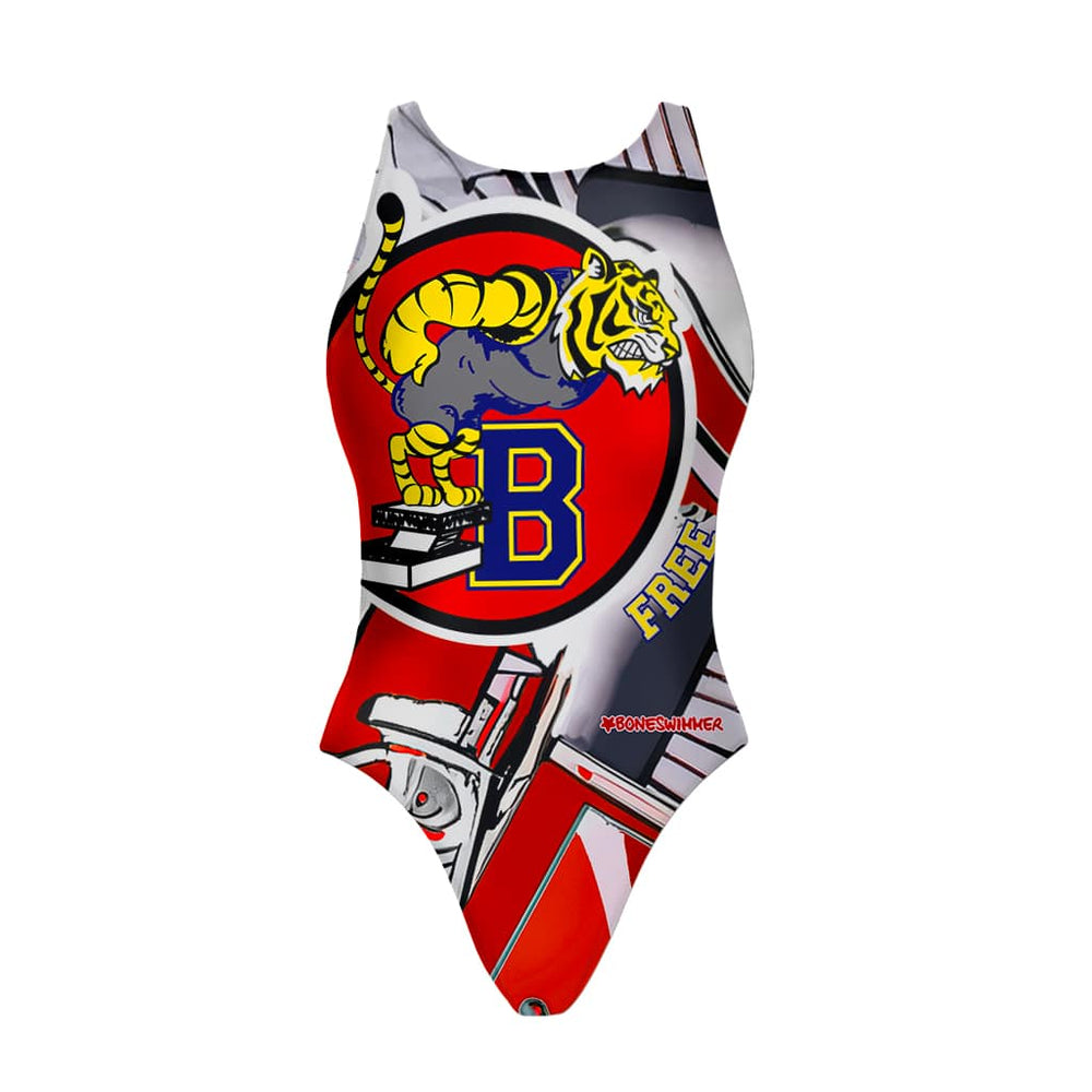 Costume Boneswimmer intero da donna per l'allenamento in piscina, modello PINUP FREE con una trigre che si tuffa da un trampolino di nuoto; vista frontale