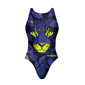 Costume Boneswimmer intero da donna per l'allenamento in piscina, modello PINUP GLOW con un giagurao in ambientazione notturna tra le foglie e segni fluo sul muso; vista frontale
