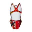 Costume Boneswimmer intero da donna per l'allenamento in piscina, modello PINUP SAMURAI con una donna in abito da guerra giapponese con colori rossi e autunnali; vista posteriore
