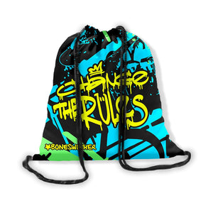 Zainetto a sacca con chiusura a strozzo in microfibra, stampa con scritta graffiti giallo "CHANGE THE RULES"; retro