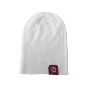 Berretto beanie in maglia, bianco tutto esteso con etichetta Boneswimmer a contrasto color porpora