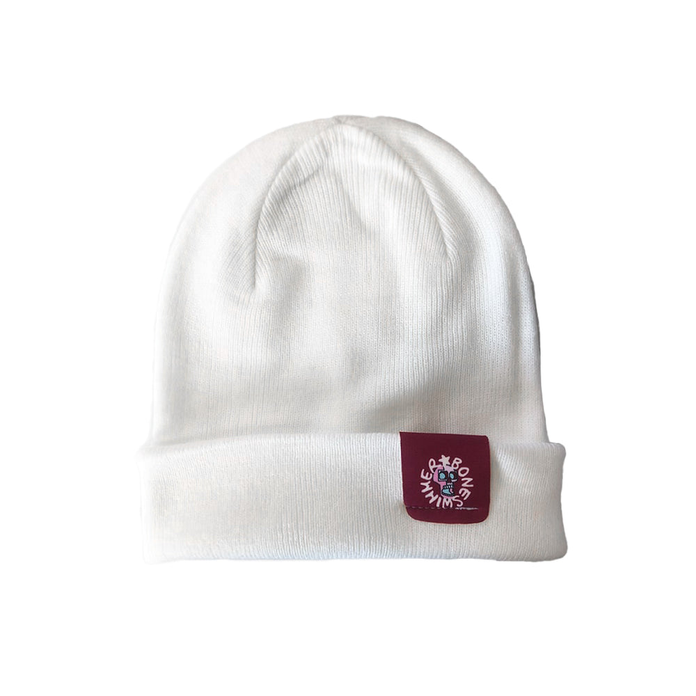 Berretto beanie in maglia, bianco con etichetta Boneswimmer a contrasto color porpora
