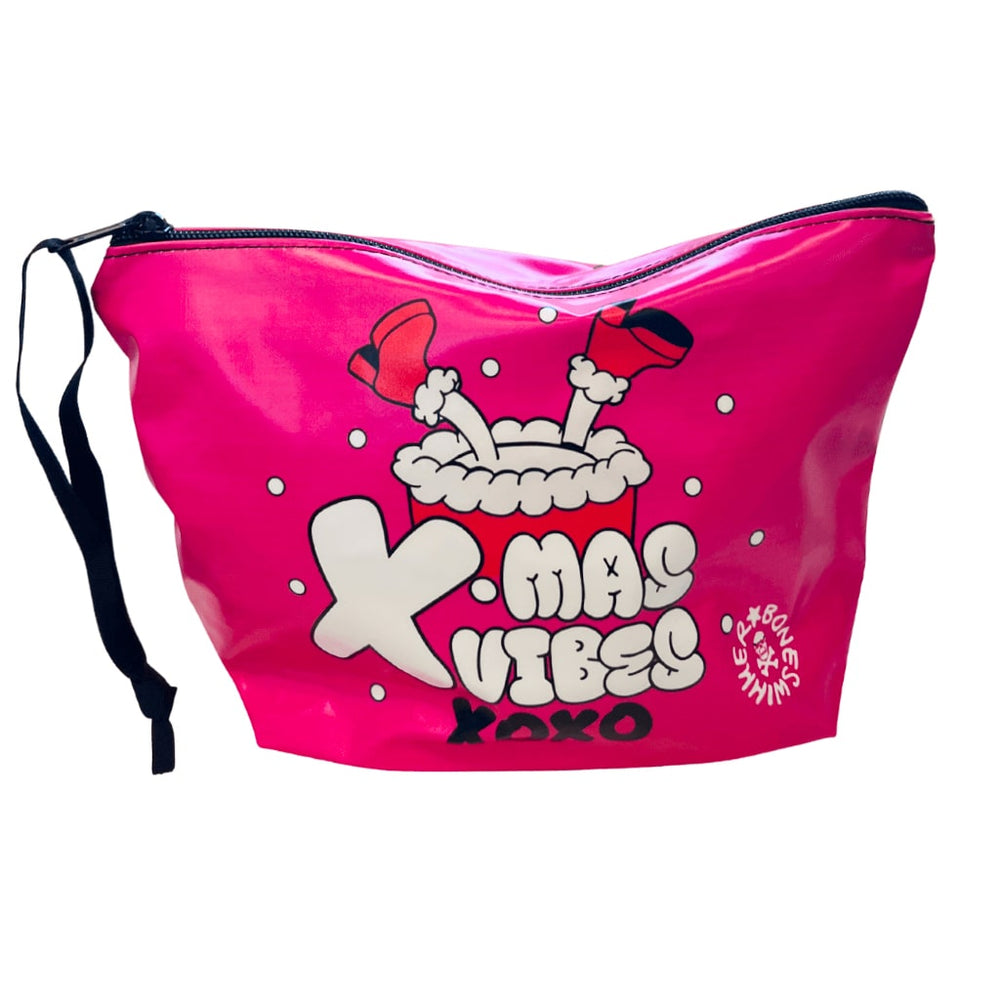 Idea regalo di Natale 2025: una morbida trousse beauty case con la zip per chi ha voglia di portare un po' di baci (xoxo) in piscina  