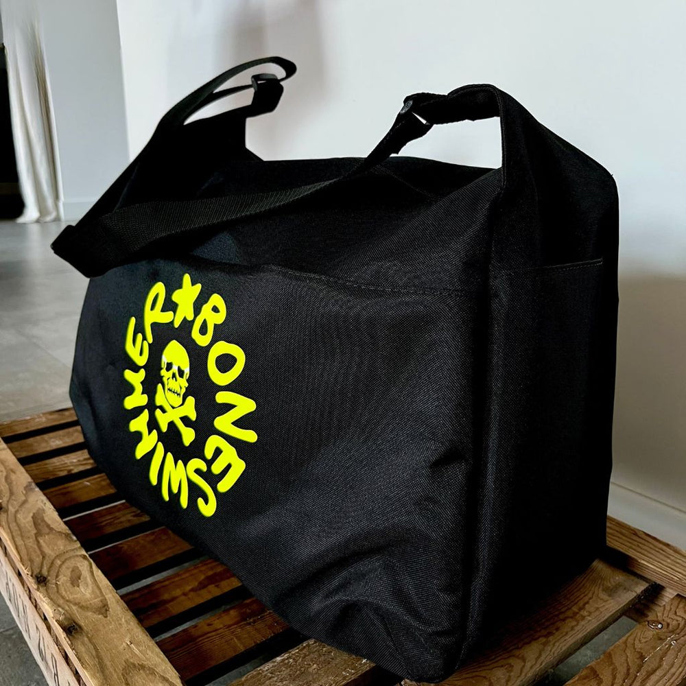 Borsone con tracolla colore nero con logo giallo fluo al centro, foto laterale
