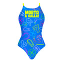 Costume intero donna da allenamento di nuoto, IBIZA 216IF GALLA, realizzato in collaborazione con Taffo, presenta dei simboli scaramantici su fondo blu elettrico e frase MORTO A GALLA! 