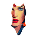 Costume da allenamento nuoto in piscina Boneswimmer da bambina, modello intero PINUP 468P - SCARLETT con stampa di un volto di donna volitiva e determinata come un eroina, fronte