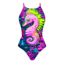 Costume da bagno intero donna Boneswimmer IBIZA 185IF CHARMING, motivo di cavalluccio marino dettagliato con colori fluo su sfondo di barriera corallina psichedelica; lato frontale