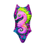 Costume da allenamento donna e bambina Boneswimmer modello PINUP BAMBINA - 472PF CHARMING, grafica vivace cavalluccio marino rosa e verde fluo su sfondo marino psichedelico; fronte