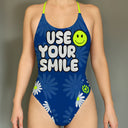Una modella indossa il costume Boneswimmer modello ALTE L024AF USE YOUR SMILE