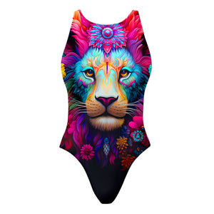 Costume da allenamento nuoto Boneswimmer per bambina, modello intero PINUP 368p con stampa di un leone stile esotico dai colori accesi e vibranti contornato di fiori, fronte