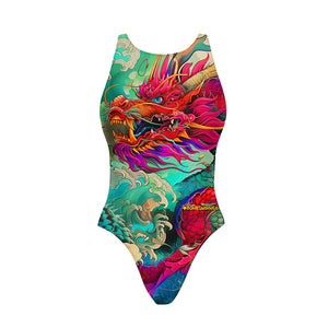Costume da allenamento nuoto Boneswimmer per bambina, modello intero PINUP 402p con stampa di un leggendario drago cinese nella sua maestosità, eleganza e forza, fronte