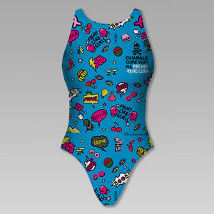 Costume da allenamento nuoto Boneswimmer da donna, modello intero PINUP AIRC Special Edition con stampa di soggetti vari a tema lotta contro il cancro al seno, fronte