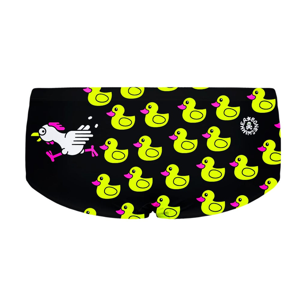 Costume da allenamento nuoto in piscina Boneswimmer da uomo, modello parigamba UCLA ANSIA con un esercito di paperelle che insegue un galletto spaventato; posteriore