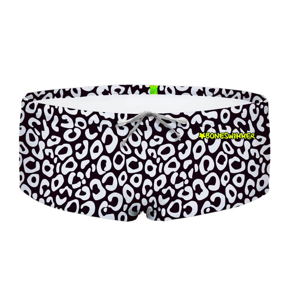 Costume da allenamento nuoto in piscina Boneswimmer da uomo, modello parigamba UCLA MACULATO con un pattern di macchi nere su fondo bianco; fronte