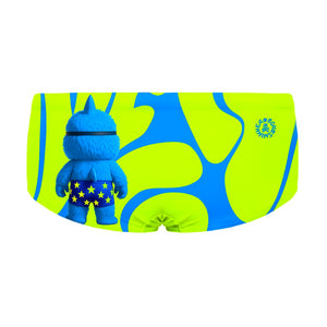 Costume da allenamento nuoto in piscina Boneswimmer da uomo, modello parigamba UCLA LAKUKU con un pupazzetto stile Labubu su fondo giallo fluo e striato di azzurro; retro