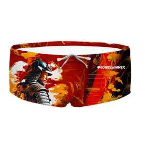 Costume da allenamento nuoto in piscina Boneswimmer da uomo, modello pairgamba UCLA SAMURAI con un guerriero giapponese in un contesto dai colori rossi e autunnali; fronte