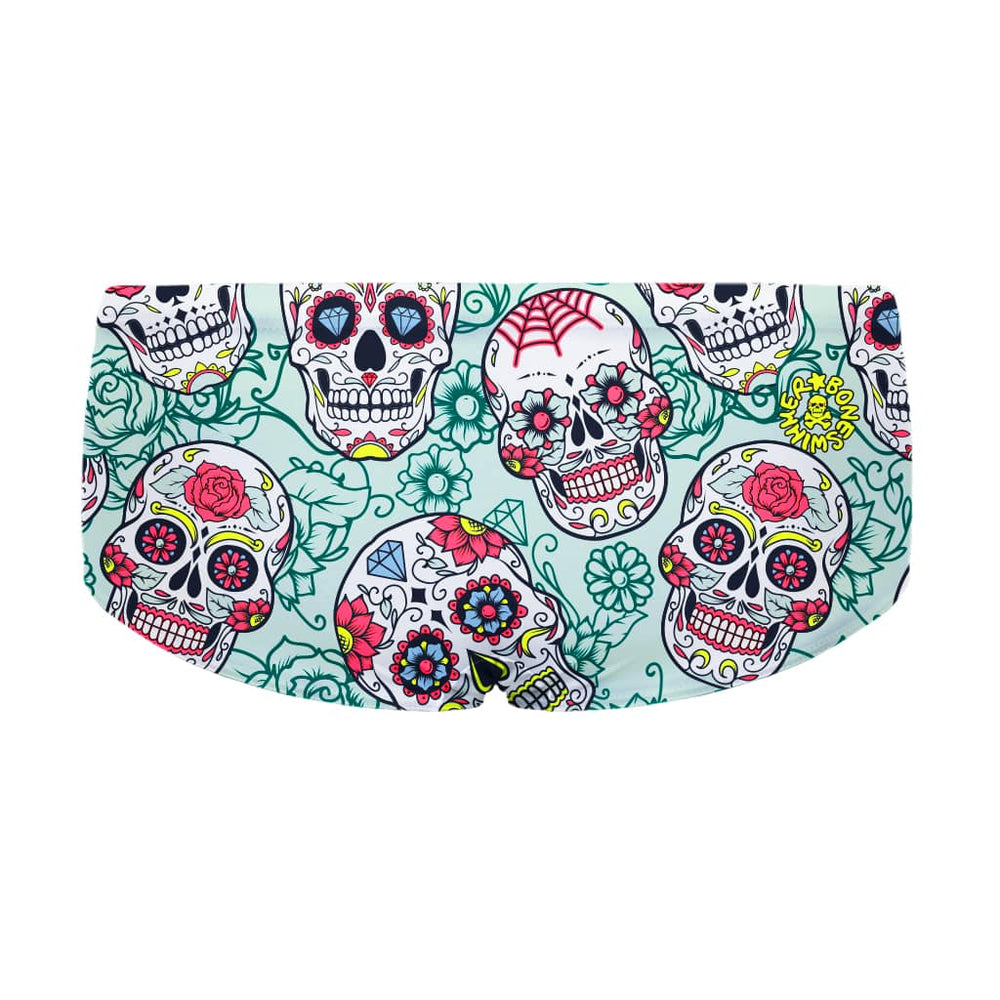 Costume da allenamento nuoto in piscina Boneswimmer da uomo, modello parigamba UCLA 208UF TESCHI MEX con motivo teschi floreali in stile Día de Muertos con colori accesi su sfondo celeste; retro