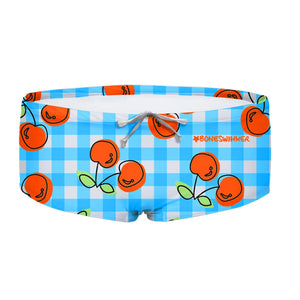 Costume da allenamento nuoto in piscina Boneswimmer da uomo, modello parigamba UCLA 211UF VICHY CILIEGIE con illustrazione a pattern di quadretti bianchi e azzurri con ciliegie rosse e dettagli verdi; fronte
