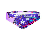 Costume da allenamento nuoto in piscina Boneswimmer da uomo, modello slip H2OTTO FLY con grafica da college americano sulle tonalità viola e blu
