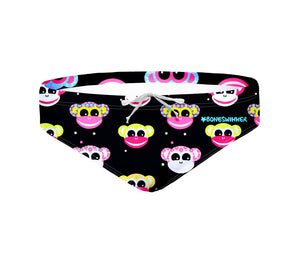 Costume da allenamento nuoto in piscina Boneswimmer da uomo e bambino, modello slip H2OTTO 388HF SCIMMIETTE con design con teste di scimmia giallo, rosa, blu e bianco su sfondo nero punteggiato; fronte