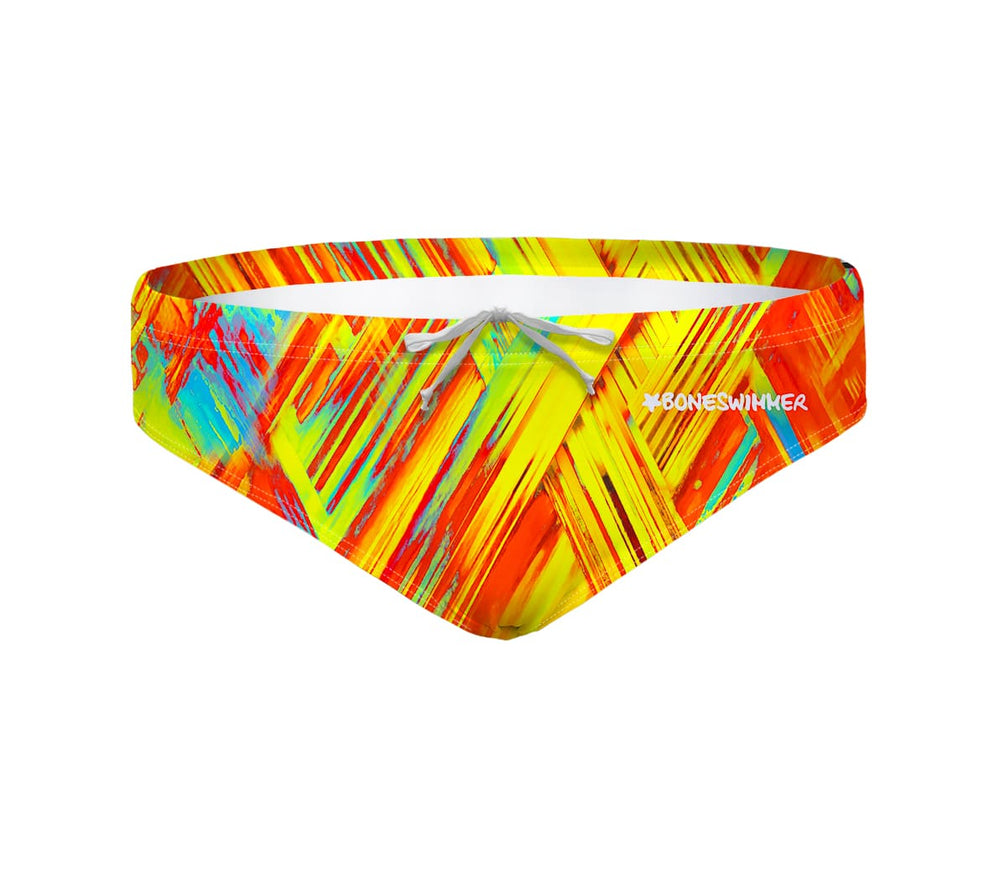 Costume da allenamento nuoto in piscina Boneswimmer da uomo, modello slip H2OTTO FUSION con una trama di striscie come pennellate di colori caldi; fronte