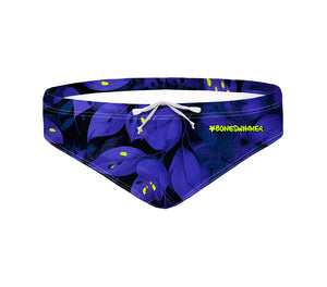 Costume da allenamento nuoto in piscina Boneswimmer da uomo, modello slip H2OTTO GLOW con un fogliame notturno macchiato di giallo neon; fronte