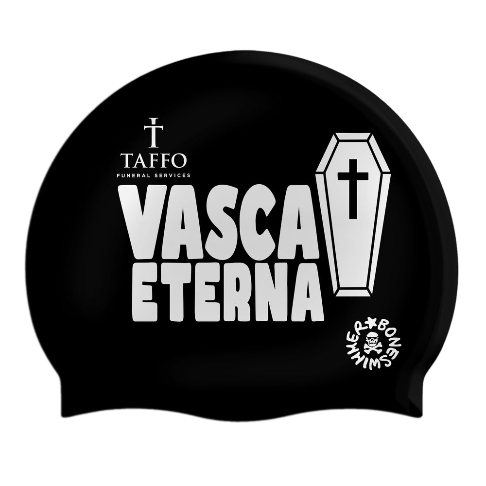 Cuffia da piscina in silicone spessorato, modello ETERNA, in collaborazione con Taffo, con base colore nero e illustrazione di una bara bianca e scritta VASCA ETERNA